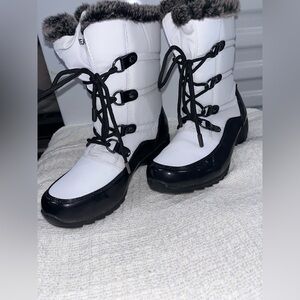 Women's TOTES Black and White Winter Boots w/ Faux Fur *Near New* Sz 8 Wide